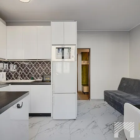 Leaf And Stone By Lookap Łódź