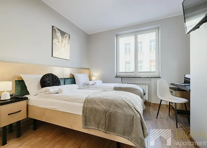 Leaf And Stone By Lookap * Łódź