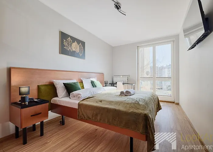 Leaf And Stone By Lookap Łódź